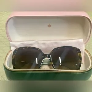 kate spade | Accessories | Gently Used Kate Spade Wilhelmina  display picture 3